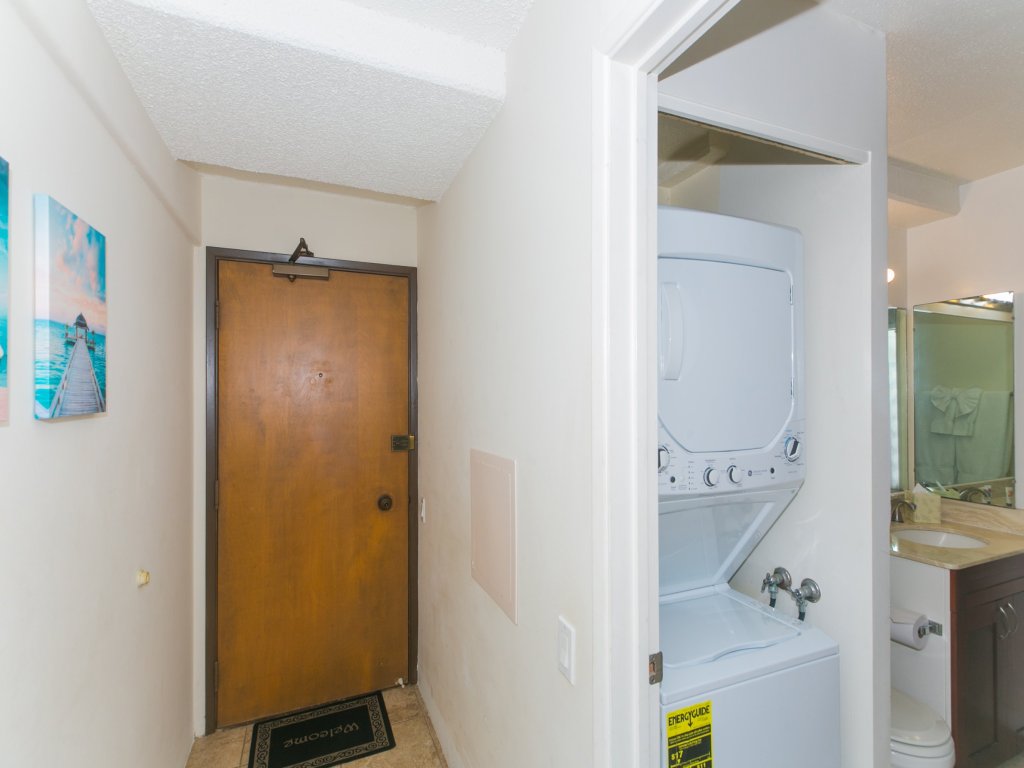 Discovery Bay 2311 Vacation Rental in Honolulu - RedAwning