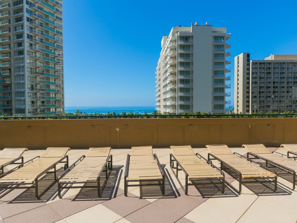 Discovery Bay 2311 Vacation Rental in Honolulu - RedAwning