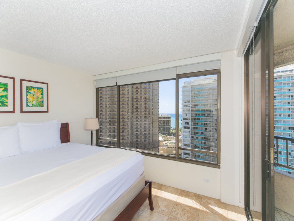 Discovery Bay 2311 Vacation Rental in Honolulu - RedAwning