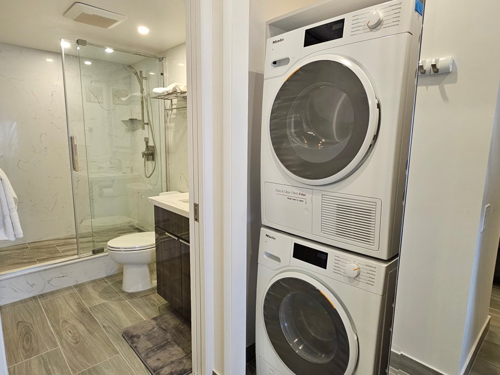 Discovery Bay 1602 Vacation Rental in Honolulu - RedAwning