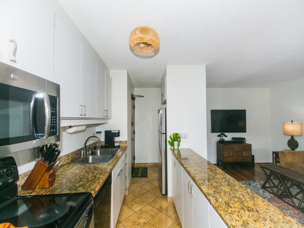 Discovery Bay 2612 Vacation Rental in Honolulu - RedAwning