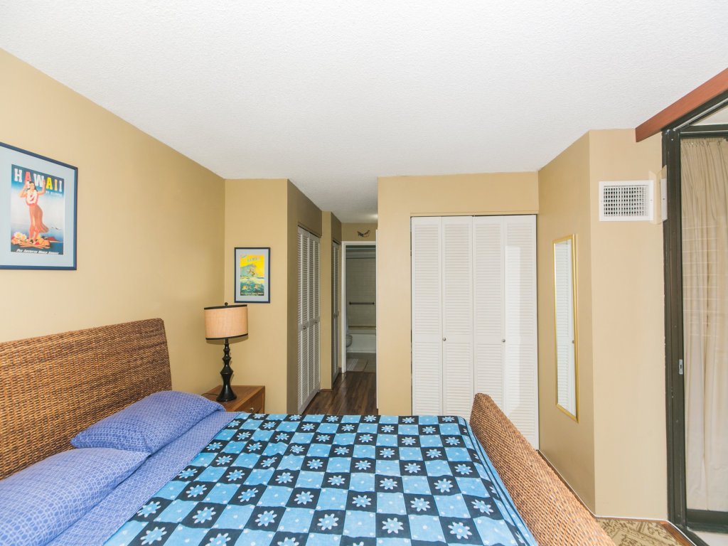 Discovery Bay 2612 Vacation Rental in Honolulu - RedAwning