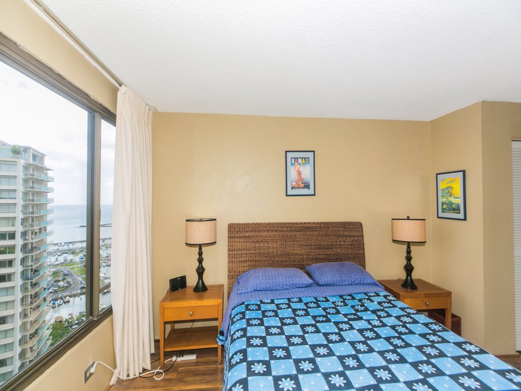 Discovery Bay 2612 Vacation Rental in Honolulu - RedAwning