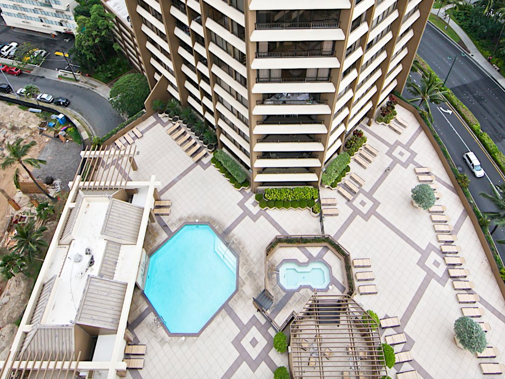 Discovery Bay 2612 Vacation Rental in Honolulu - RedAwning