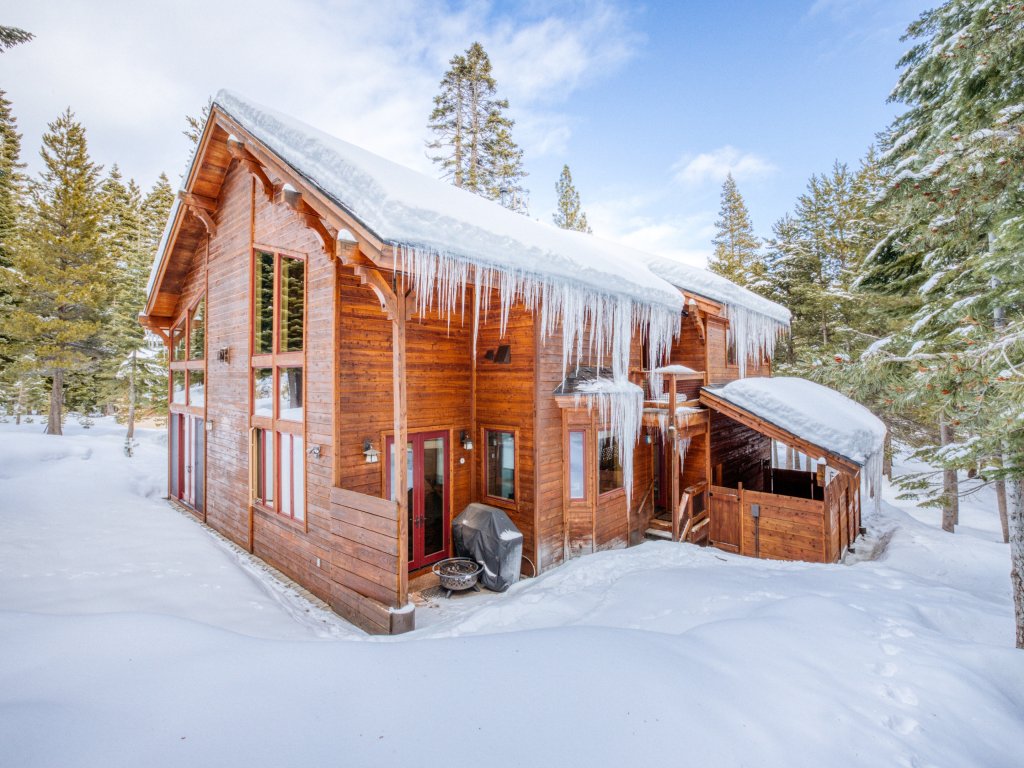 Luxury Chalet with Hot Tub in Private Setting - Tahoe Donner Vacation Rental in Truckee - RedAwning