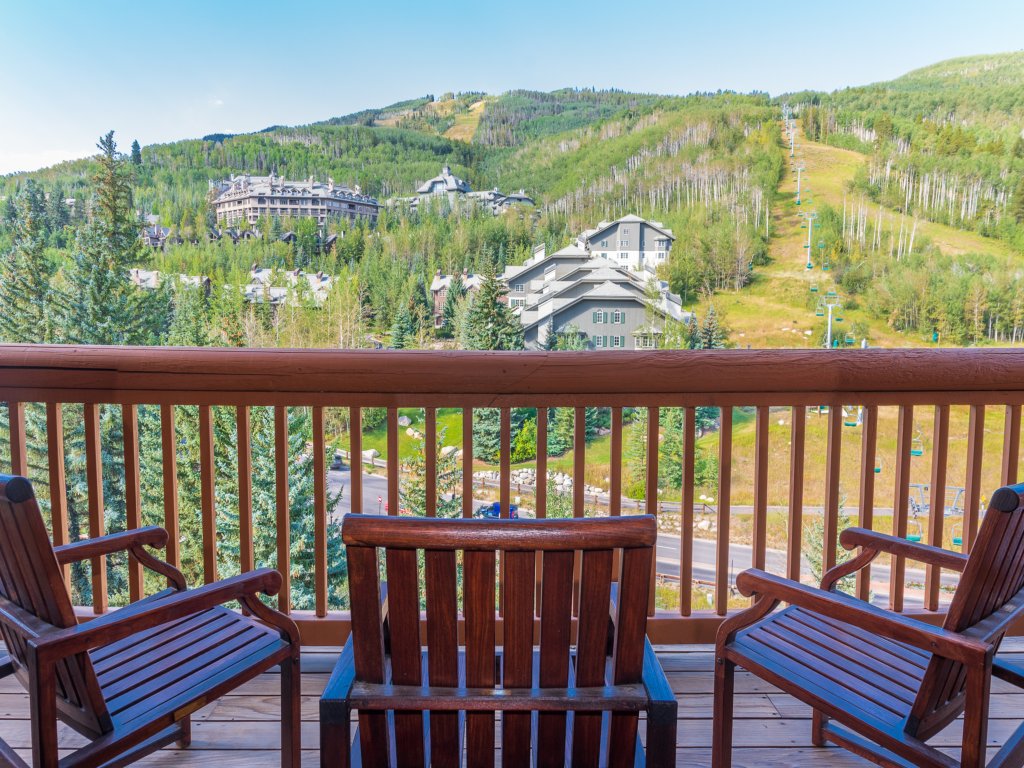 3BR+Loft - Ski in/out Access and Panoramic Views! Vacation Rental in Avon - RedAwning