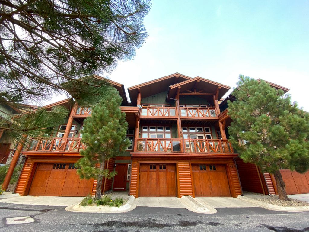 Juniper Crest 7 Private Hot Tub, 2 Car Garage, BBQ, Walk to the Lifts and Mountain Views Vacation Rental in Mammoth Lakes - RedAwning