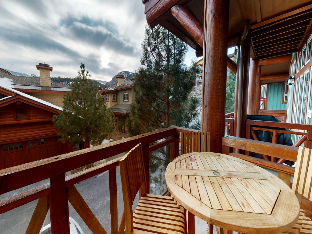 Juniper Crest 7 Private Hot Tub, 2 Car Garage, BBQ, Walk to the Lifts and Mountain Views Vacation Rental in Mammoth Lakes - RedAwning