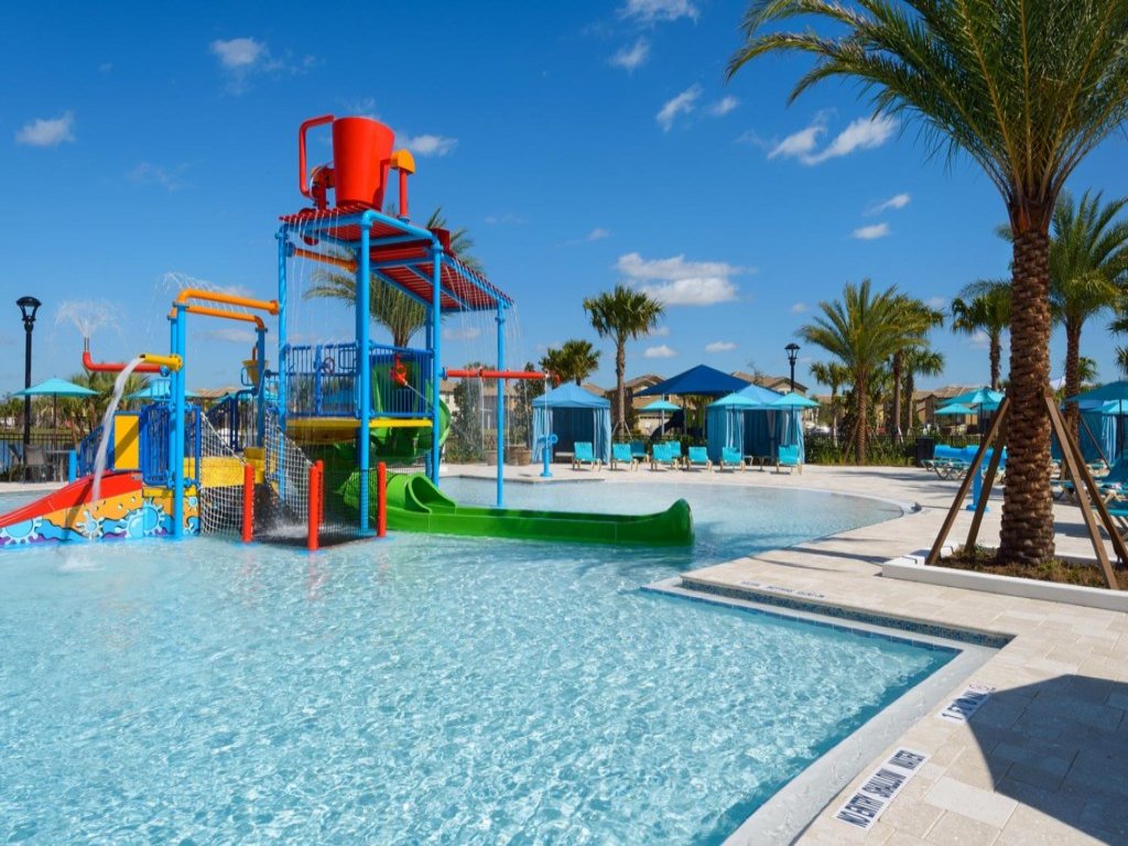 Headline Vacation Rental in Kissimmee - RedAwning