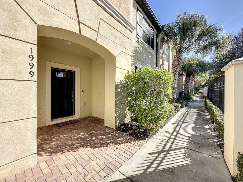 Headline Vacation Rental in Kissimmee - RedAwning