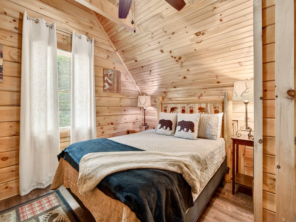 Black Bear Retreat - Large Rustic Cabin Perfect for Families! Vacation Rental in Gatlinburg - RedAwning