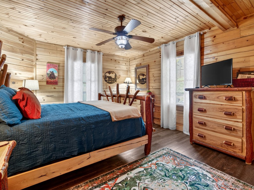 Black Bear Retreat - Large Rustic Cabin Perfect for Families! Vacation Rental in Gatlinburg - RedAwning