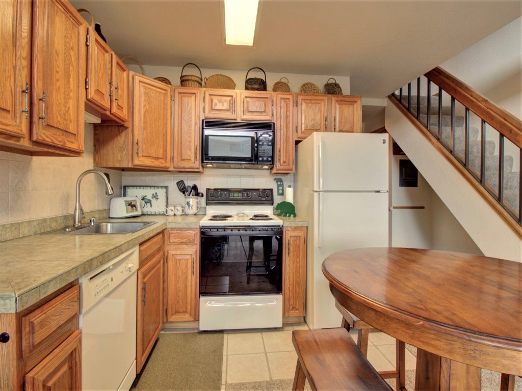DD402E Buffalo Village Studio Vacation Rental in Silverthorne - RedAwning