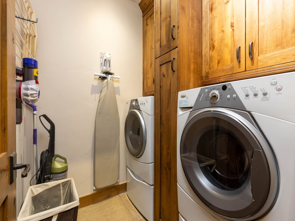 Amazing Pet-Friendly Executive Home, Ski-In Walk-Out - LR884 Vacation Rental in Copper Mountain - RedAwning