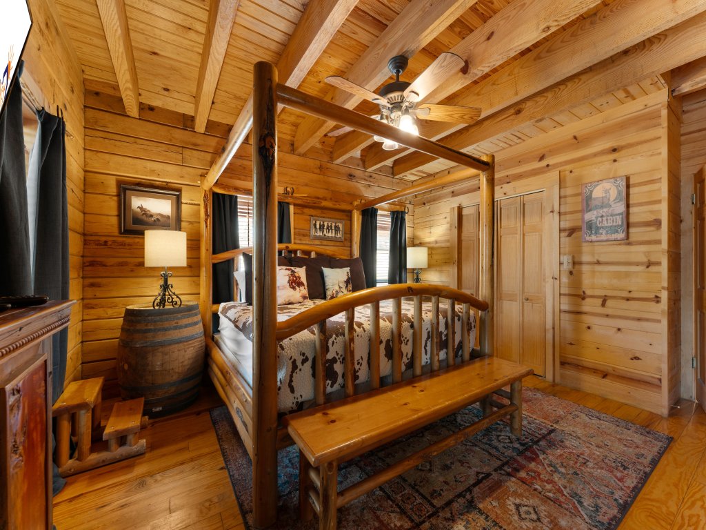 P-LONE- The Lazy K Cabin Vacation Rental in Branson - RedAwning