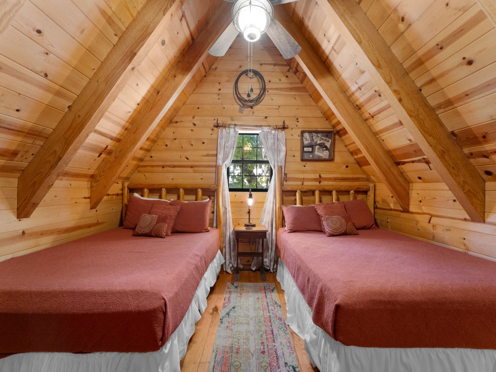 P-LONE- The Lazy K Cabin Vacation Rental in Branson - RedAwning