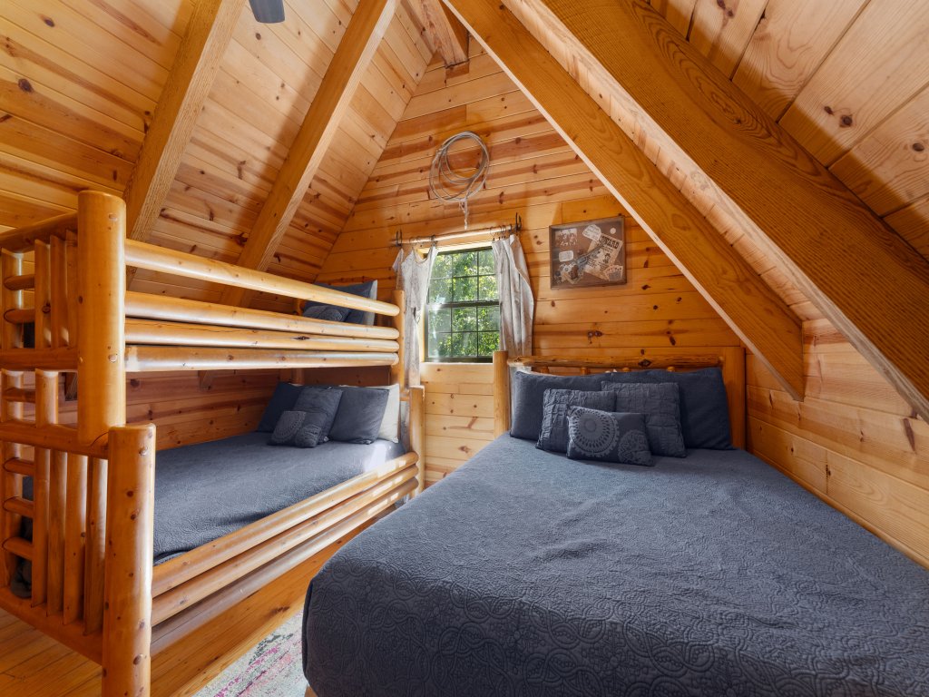 P-LONE- The Lazy K Cabin Vacation Rental in Branson - RedAwning
