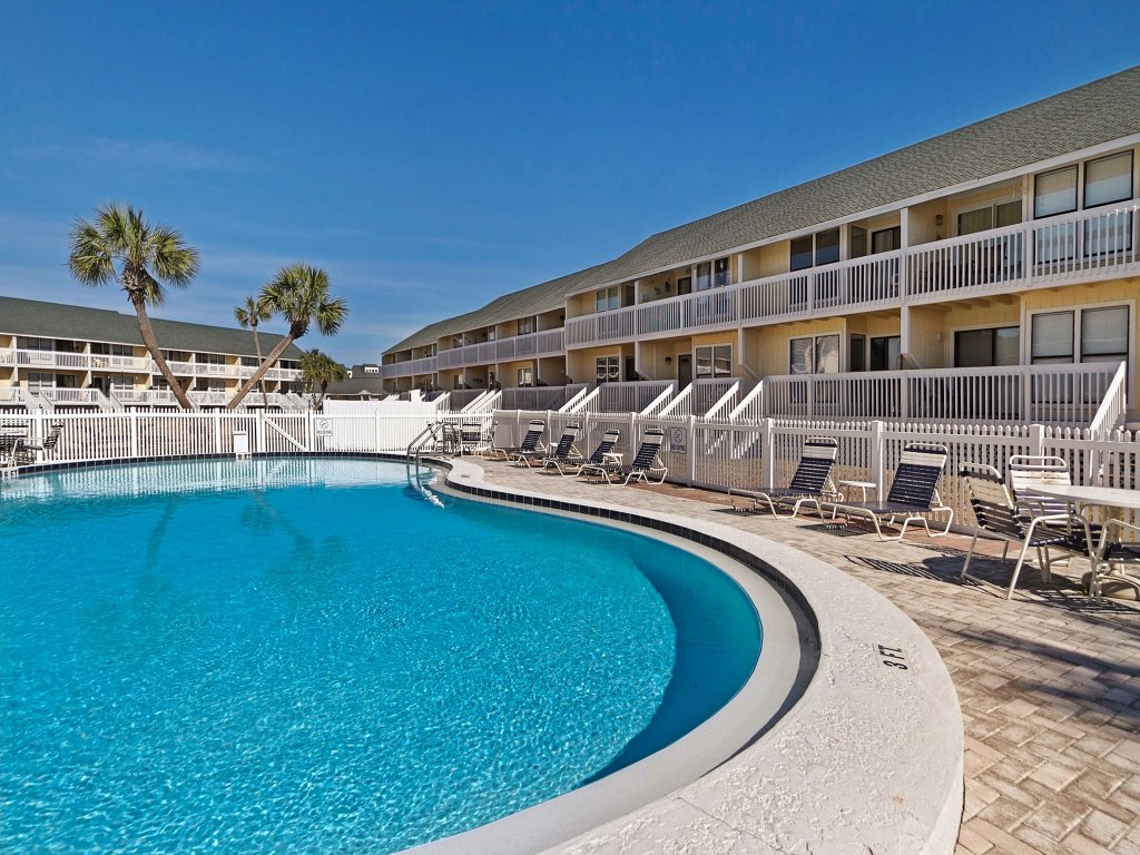 8226 is an upstairs pet friendly studio located in Sandpiper Cove Vacation Rental in Destin - RedAwning