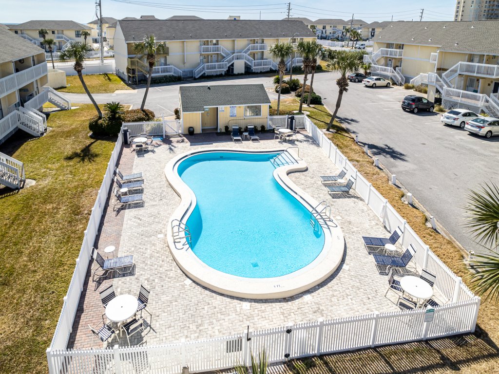 8226 is an upstairs pet friendly studio located in Sandpiper Cove Vacation Rental in Destin - RedAwning