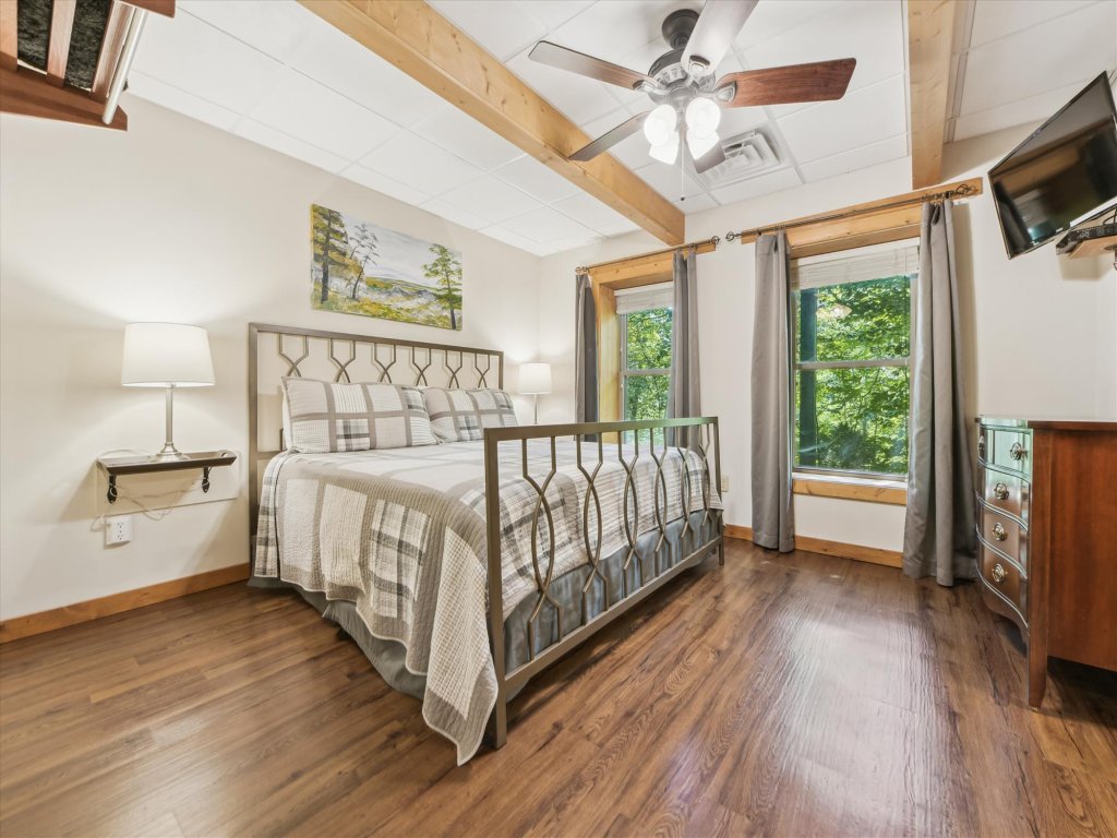 Emory House Vacation Rental in Pigeon Forge - RedAwning
