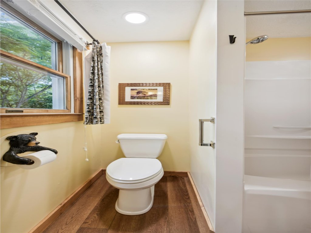 Emory House Vacation Rental in Pigeon Forge - RedAwning