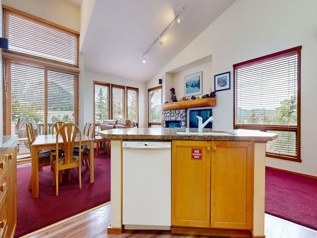 Snowcreek V 999 Mammoth Mountain Views, Private Washer Dryer, Pet-Friendly Vacation Rental in Mammoth Lakes - RedAwning