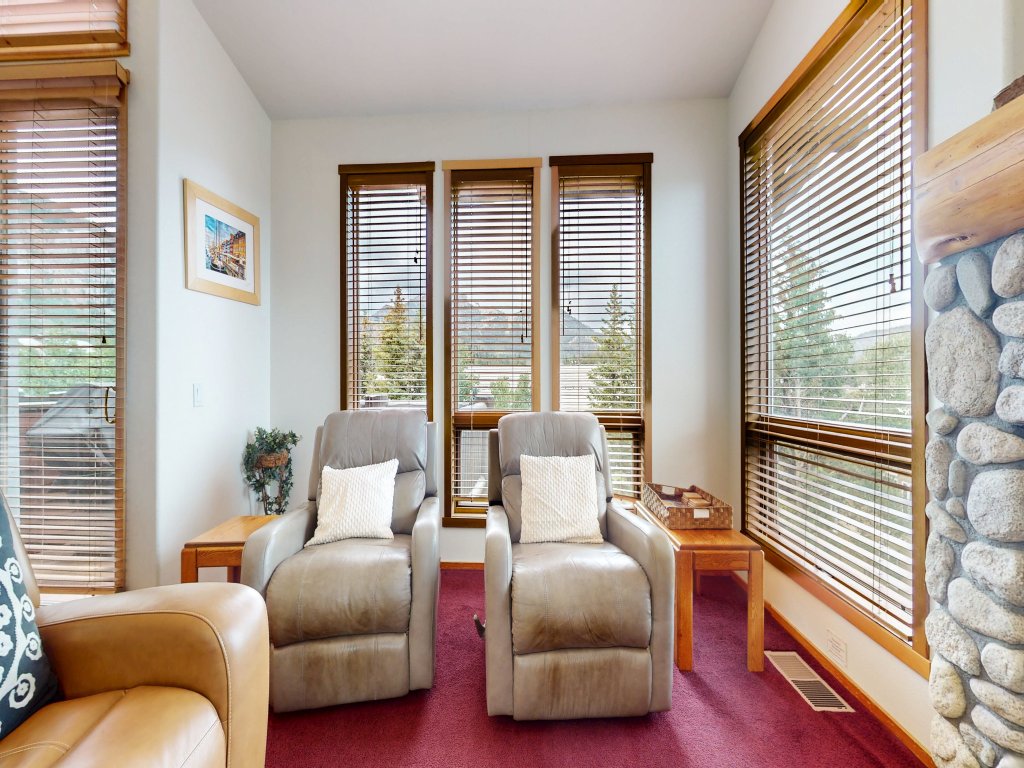 Snowcreek V 999 Mammoth Mountain Views, Private Washer Dryer, Pet-Friendly Vacation Rental in Mammoth Lakes - RedAwning