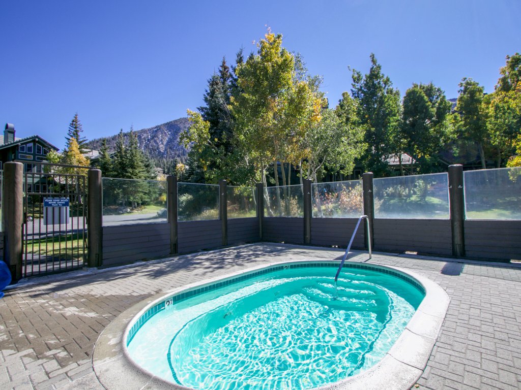 Snowcreek V 999 Mammoth Mountain Views, Private Washer Dryer, Pet-Friendly Vacation Rental in Mammoth Lakes - RedAwning