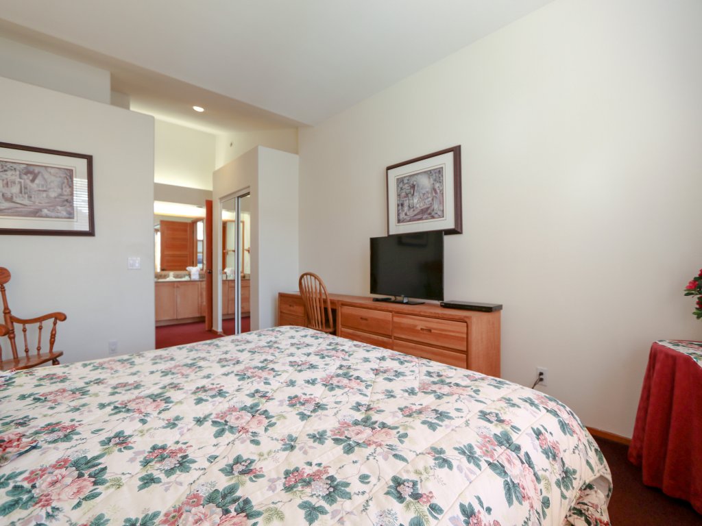Snowcreek V 999 Mammoth Mountain Views, Private Washer Dryer, Pet-Friendly Vacation Rental in Mammoth Lakes - RedAwning