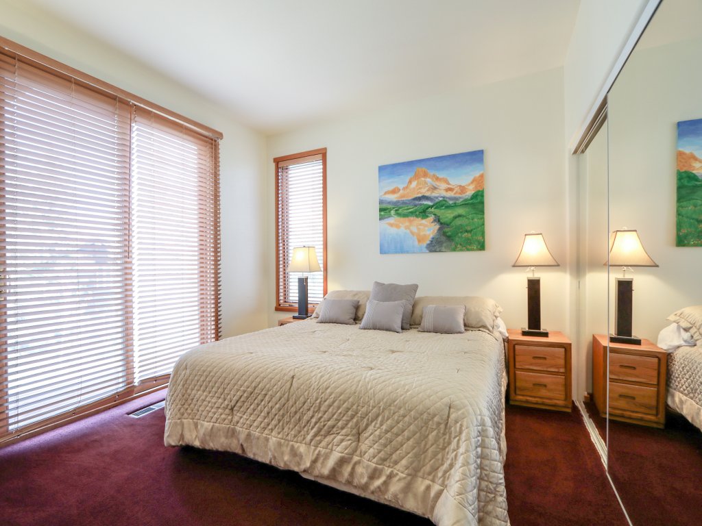 Snowcreek V 999 Mammoth Mountain Views, Private Washer Dryer, Pet-Friendly Vacation Rental in Mammoth Lakes - RedAwning