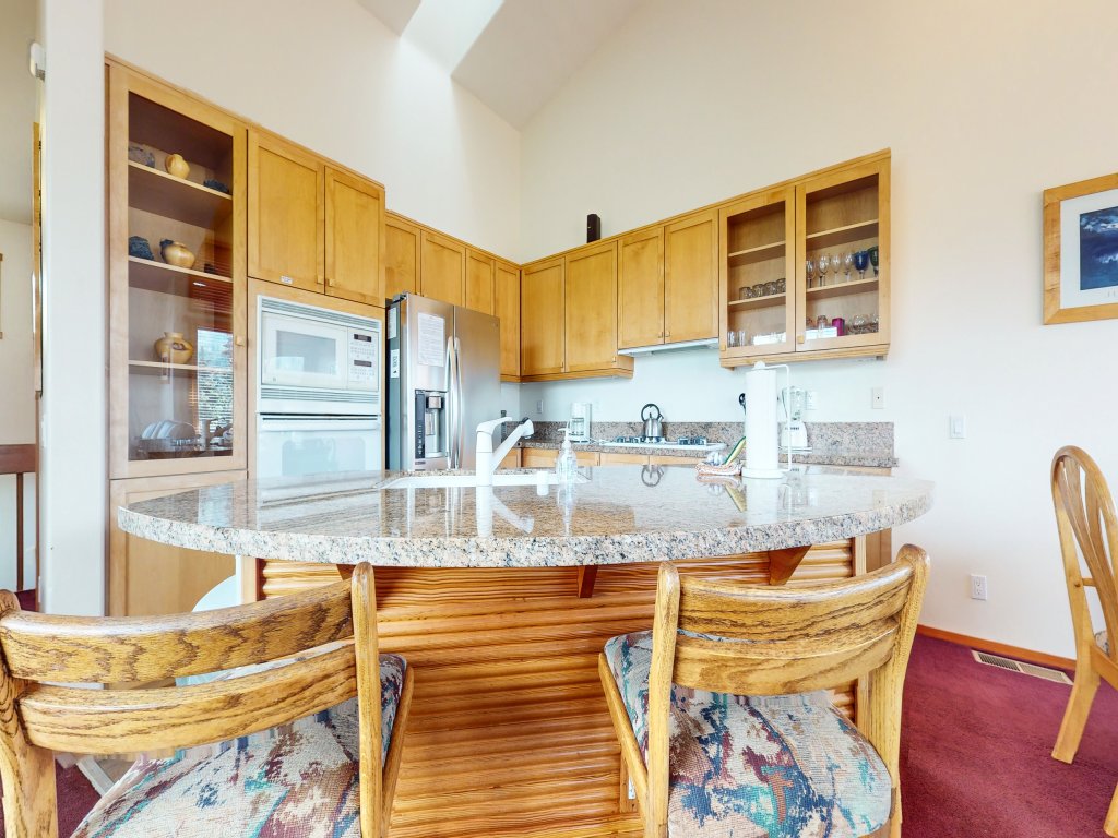 Snowcreek V 999 Mammoth Mountain Views, Private Washer Dryer, Pet-Friendly Vacation Rental in Mammoth Lakes - RedAwning