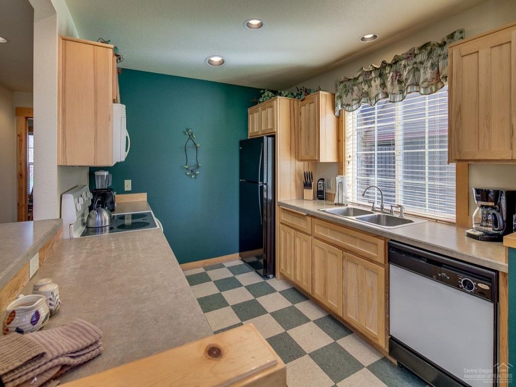 Forest Ridge Vacation Rental in Redmond - RedAwning