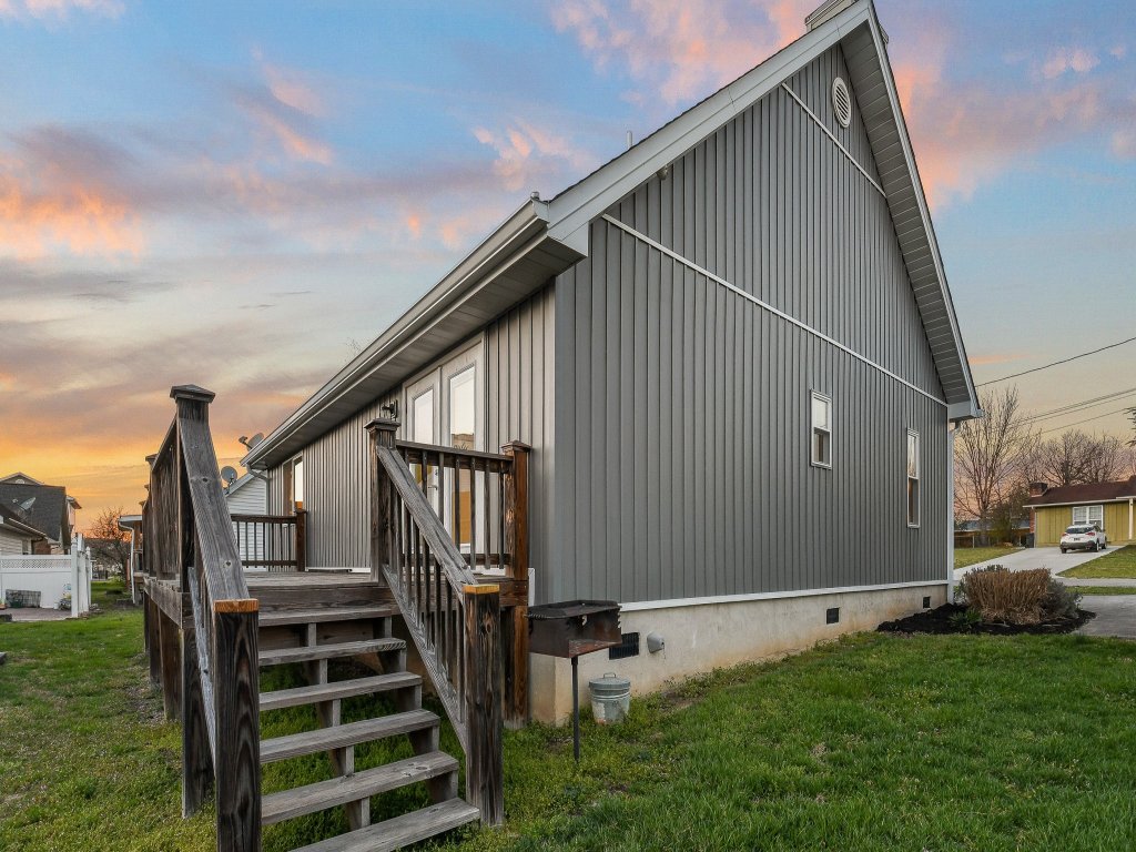 Rotties' Retreat Vacation Rental in Pigeon Forge - RedAwning