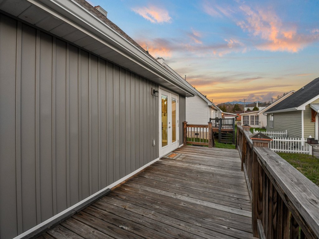 Rotties' Retreat Vacation Rental in Pigeon Forge - RedAwning