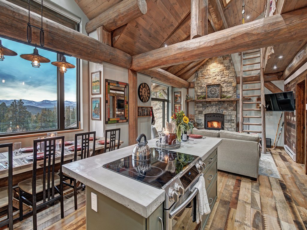 SkyRun Cabin Vacation Rental in Colorado - RedAwning