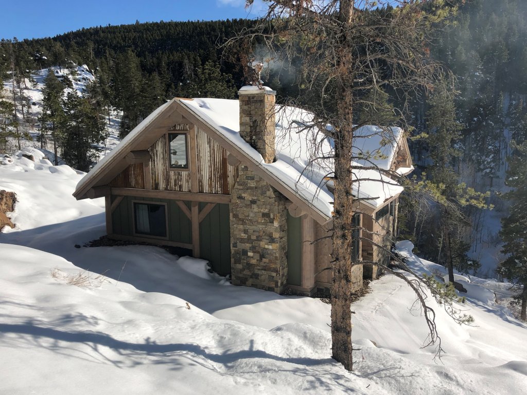 SkyRun Cabin Vacation Rental in Colorado - RedAwning