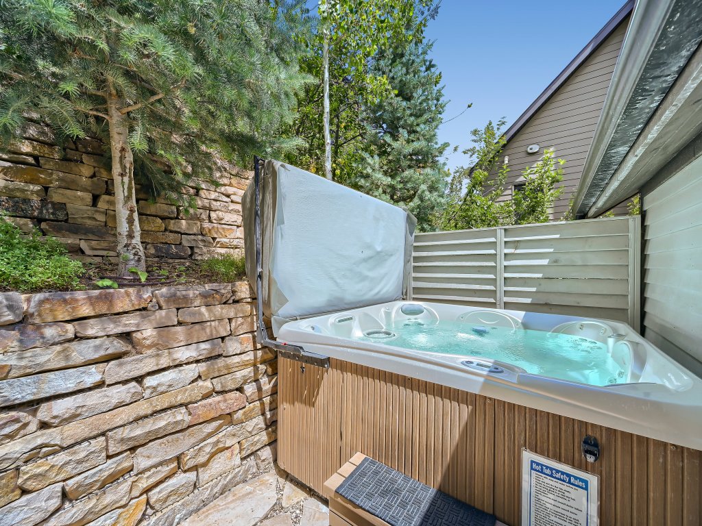 Luxury 6 Bedroom Old Town Escape Near Skiing and Dining 80 Vacation Rental in Park City - RedAwning