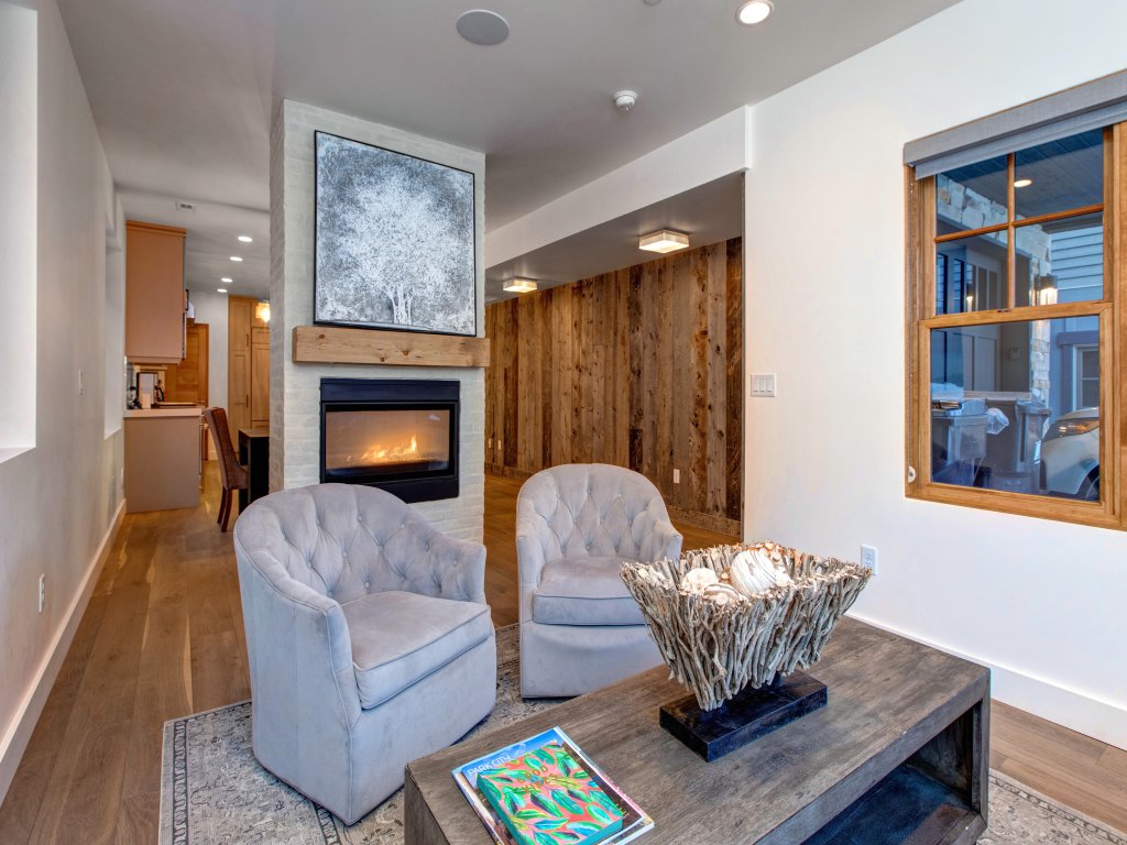 Luxury 6 Bedroom Old Town Escape Near Skiing and Dining 80 Vacation Rental in Park City - RedAwning