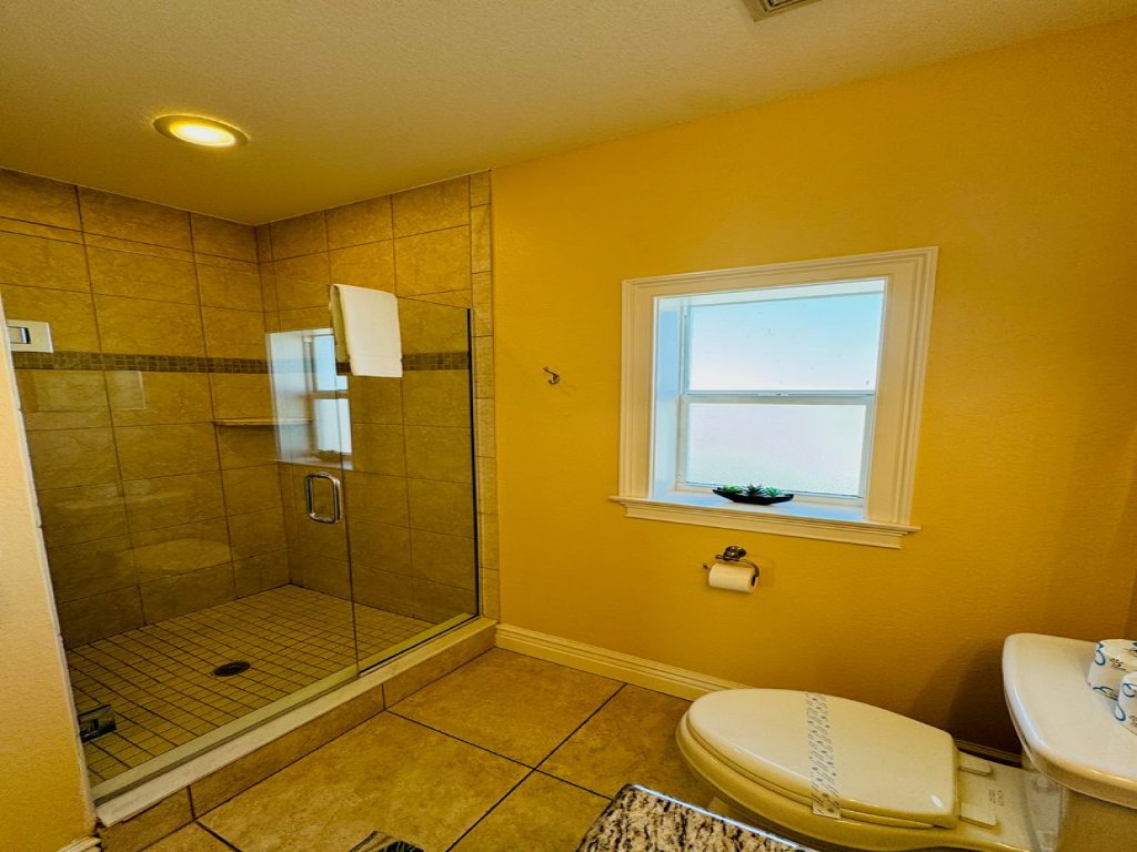 102 6TH Street South Up and Down Vacation Rental in Bradenton Beach - RedAwning