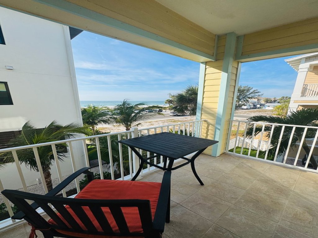 102 6TH Street South Up and Down Vacation Rental in Bradenton Beach - RedAwning