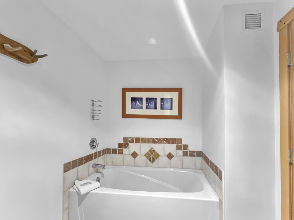 Inviting and Spacious Condo In The Heart of Center Village - PP416 Vacation Rental in Copper Mountain - RedAwning