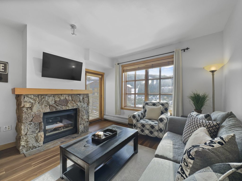 Inviting and Spacious Condo In The Heart of Center Village - PP416 Vacation Rental in Copper Mountain - RedAwning