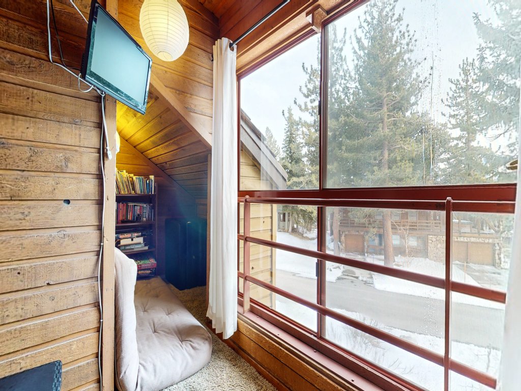 Aspen Creek 311 Walk to Eagle Lodge, Log Burning Fireplace, Great Complex Amenities Vacation Rental in Mammoth Lakes - RedAwning