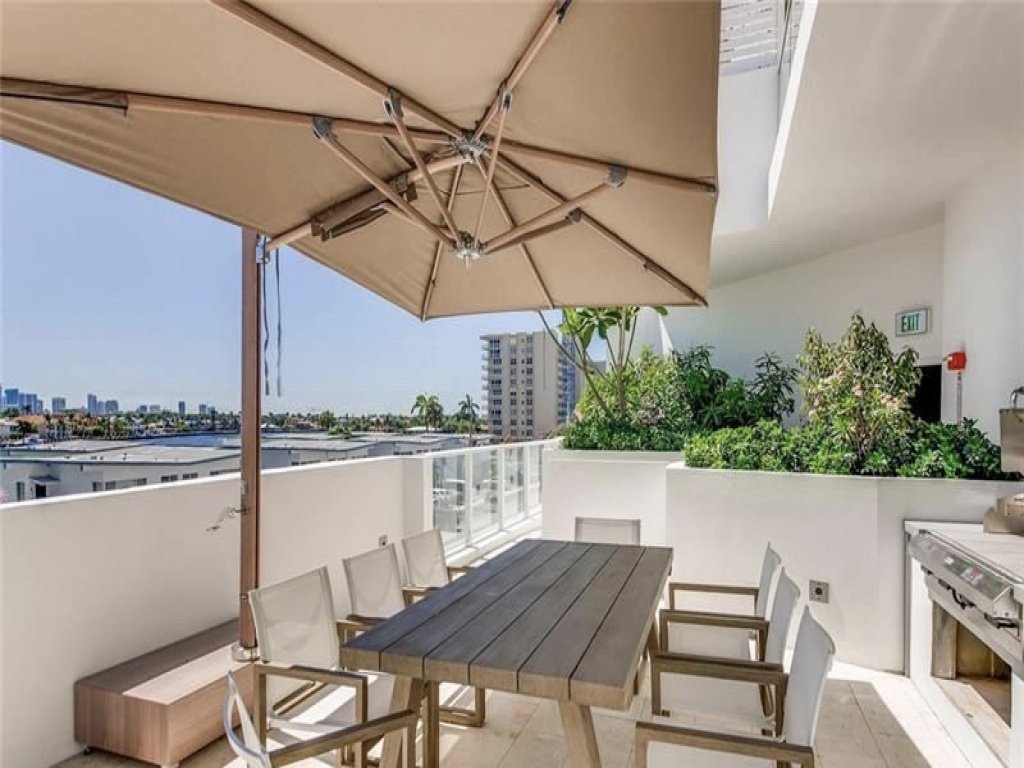 914 Tiffany House Vacation Rental in Fort Lauderdale - RedAwning