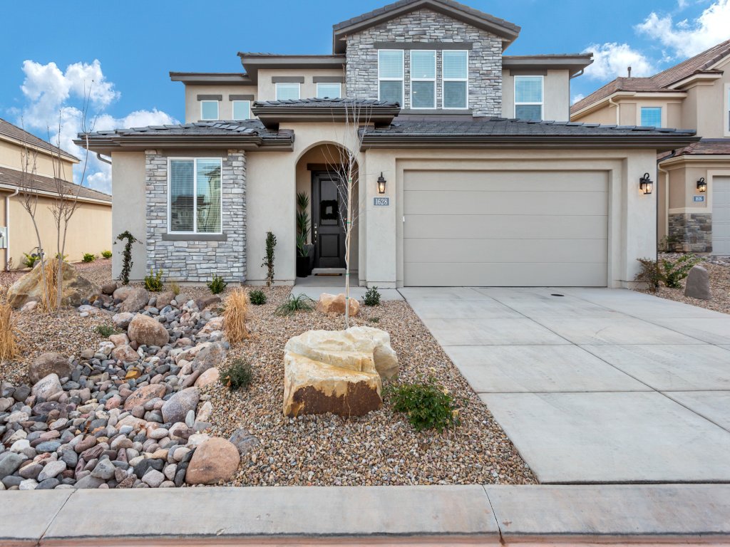 Desert Living - Zion Vacation Rental in Utah - RedAwning