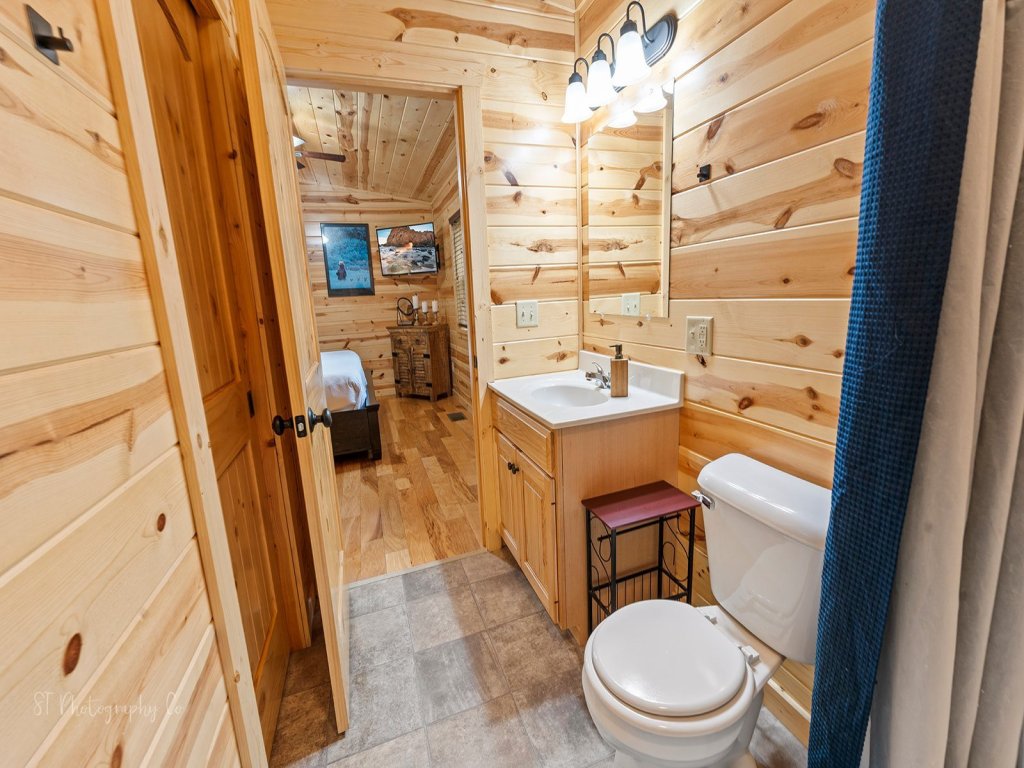 Foxes' Den Cabin with Private Hot Tub and Arcade Game Vacation Rental in Pigeon Forge - RedAwning