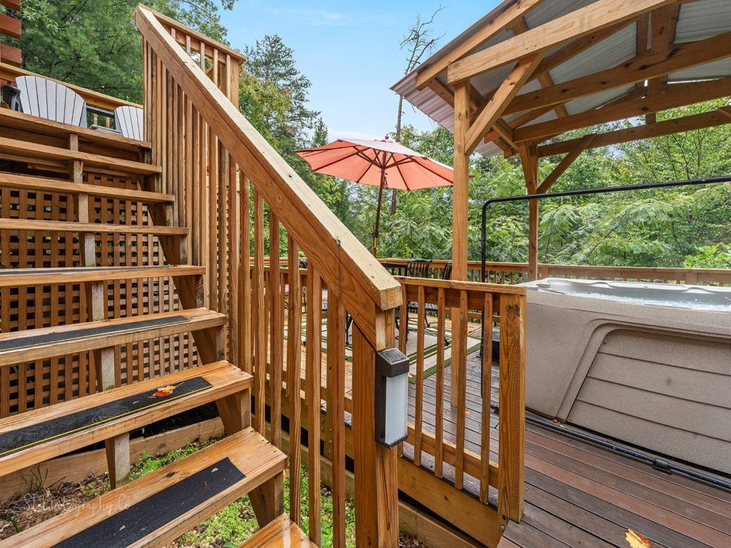 Foxes' Den Cabin with Private Hot Tub and Arcade Game Vacation Rental in Pigeon Forge - RedAwning