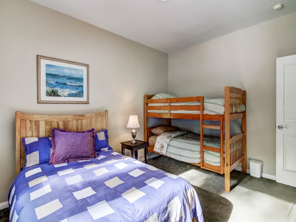 The Golden Bear Retreat 1144GB Hot Tub Pet Friendly Vacation Rental in California - RedAwning