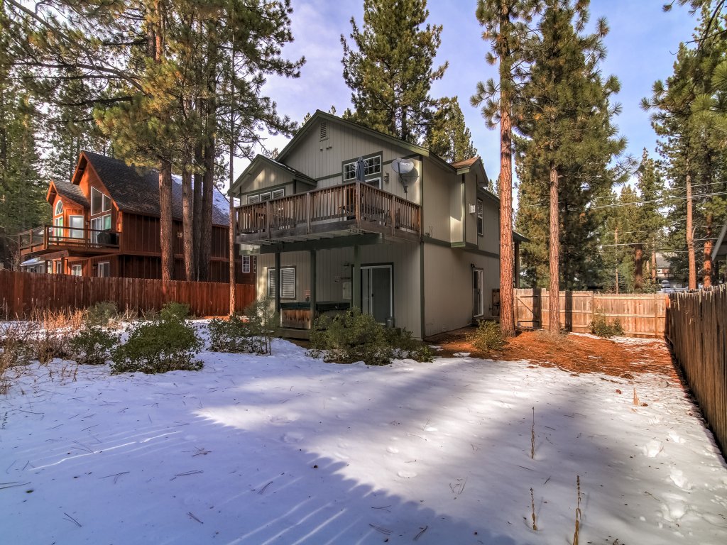 The Golden Bear Retreat 1144GB Hot Tub Pet Friendly Vacation Rental in California - RedAwning
