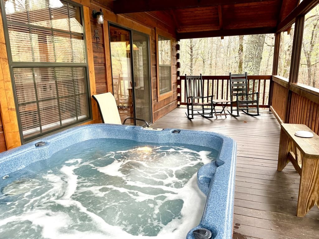Crazy Bear, Studio, King Bed, Kitchen, Hot Tub! Vacation Rental in Tennessee - RedAwning